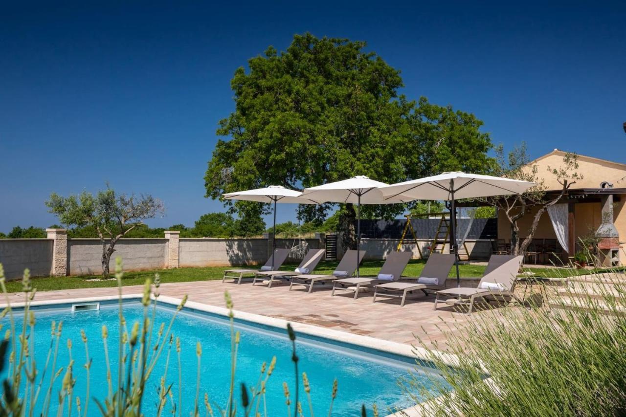 Activity Villa Gita With Pool And Grill In Tinjan Exterior foto