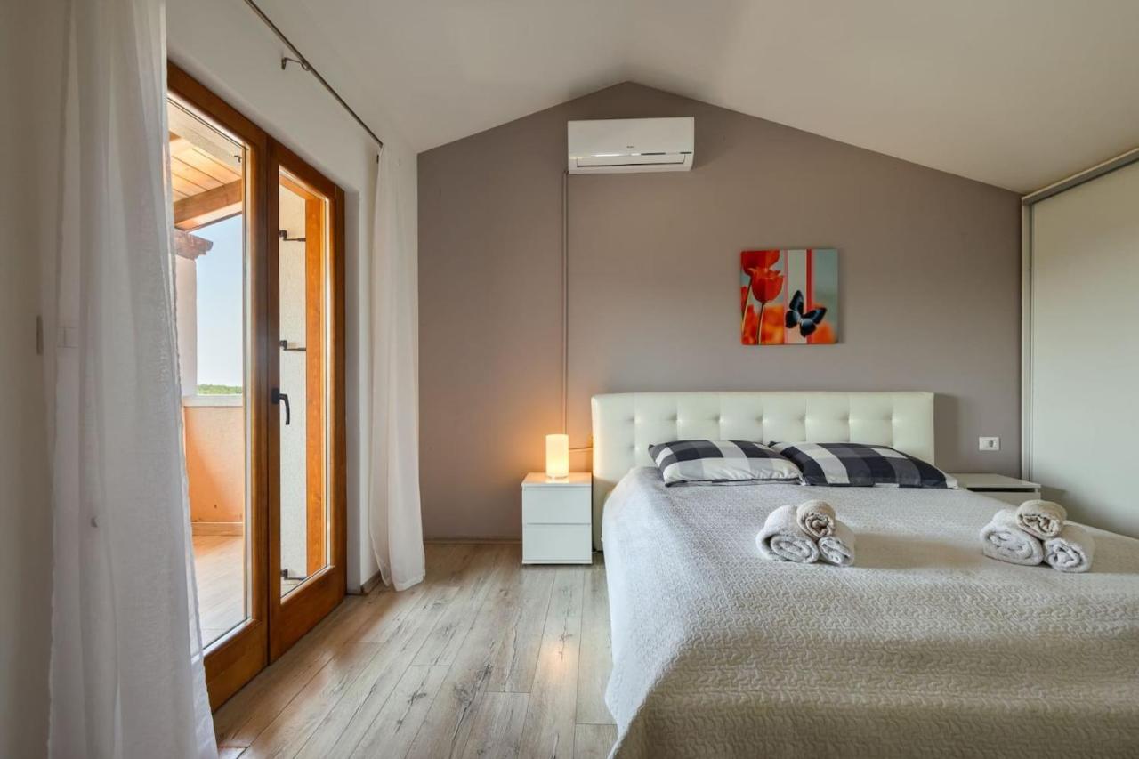 Activity Villa Gita With Pool And Grill In Tinjan Exterior foto