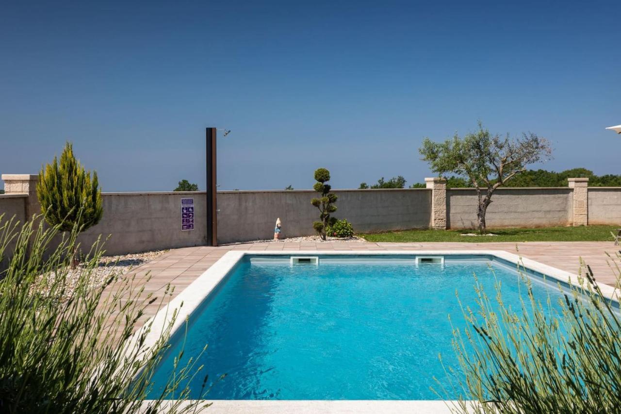 Activity Villa Gita With Pool And Grill In Tinjan Exterior foto