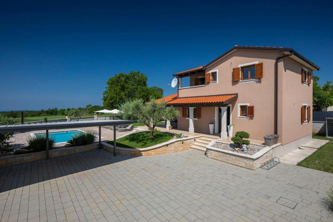 Activity Villa Gita With Pool And Grill In Tinjan Exterior foto