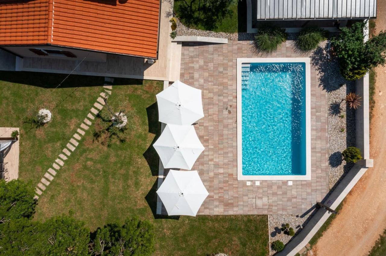 Activity Villa Gita With Pool And Grill In Tinjan Exterior foto