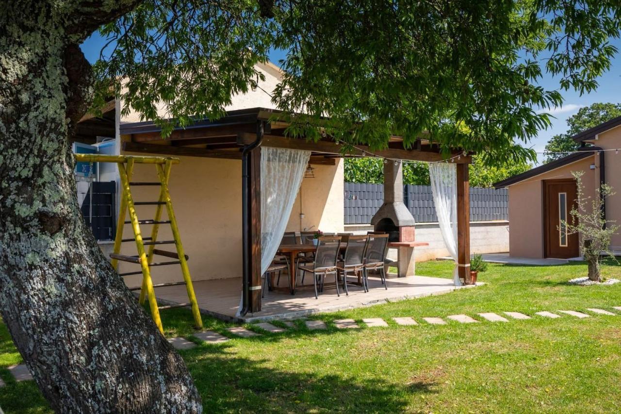 Activity Villa Gita With Pool And Grill In Tinjan Exterior foto